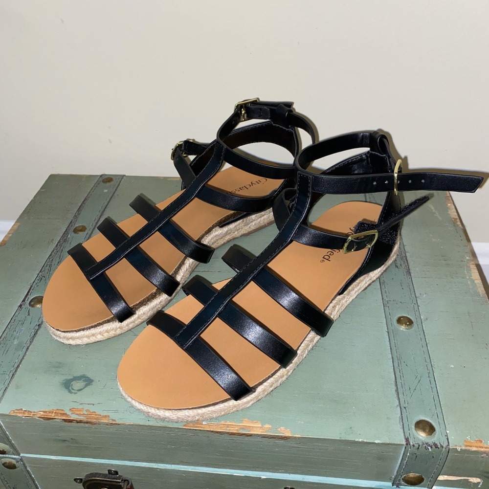 City Classified black sandal in perfect condition. - Picture 2 of 2